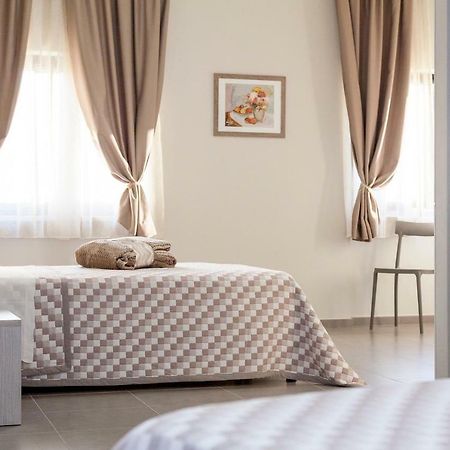 Riviera Hub Hotel Cisano sul Neva Kültér fotó