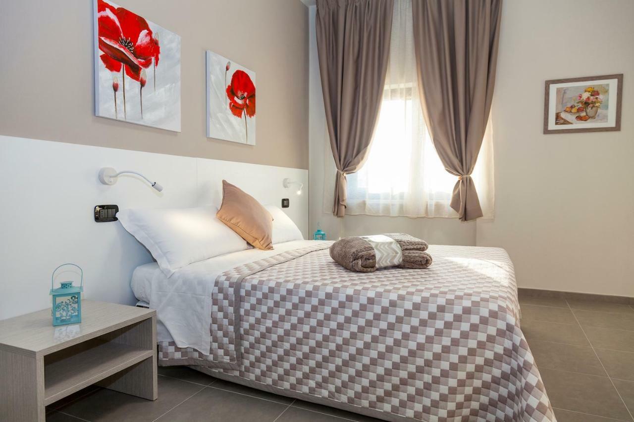 Riviera Hub Hotel Cisano sul Neva Kültér fotó