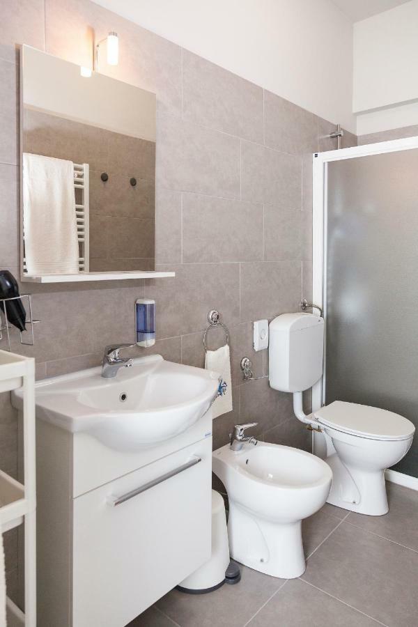 Riviera Hub Hotel Cisano sul Neva Kültér fotó