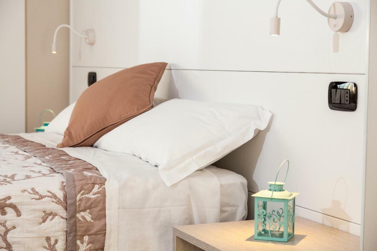 Riviera Hub Hotel Cisano sul Neva Kültér fotó