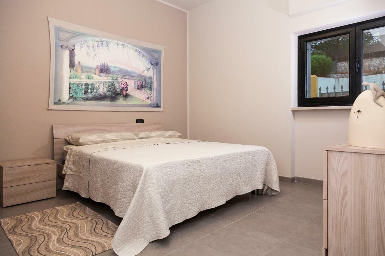 Riviera Hub Hotel Cisano sul Neva Kültér fotó