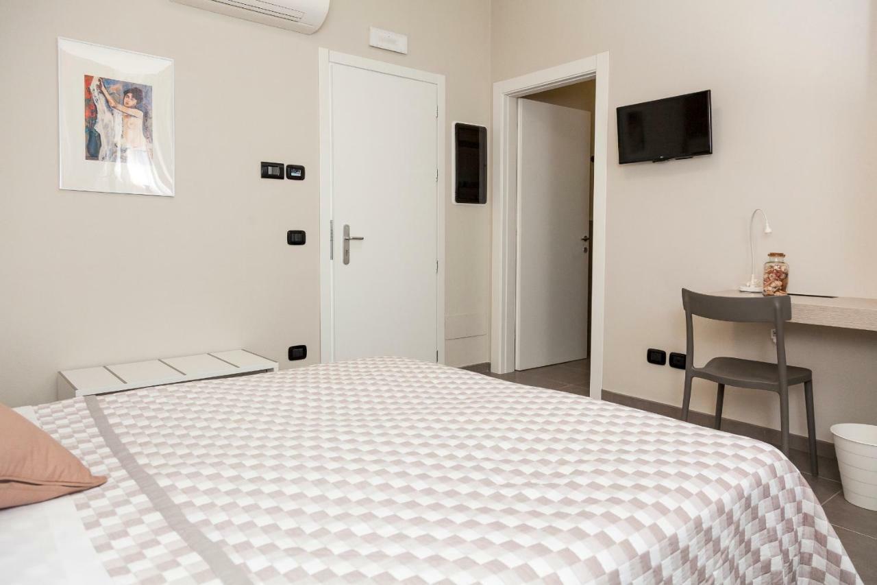 Riviera Hub Hotel Cisano sul Neva Kültér fotó