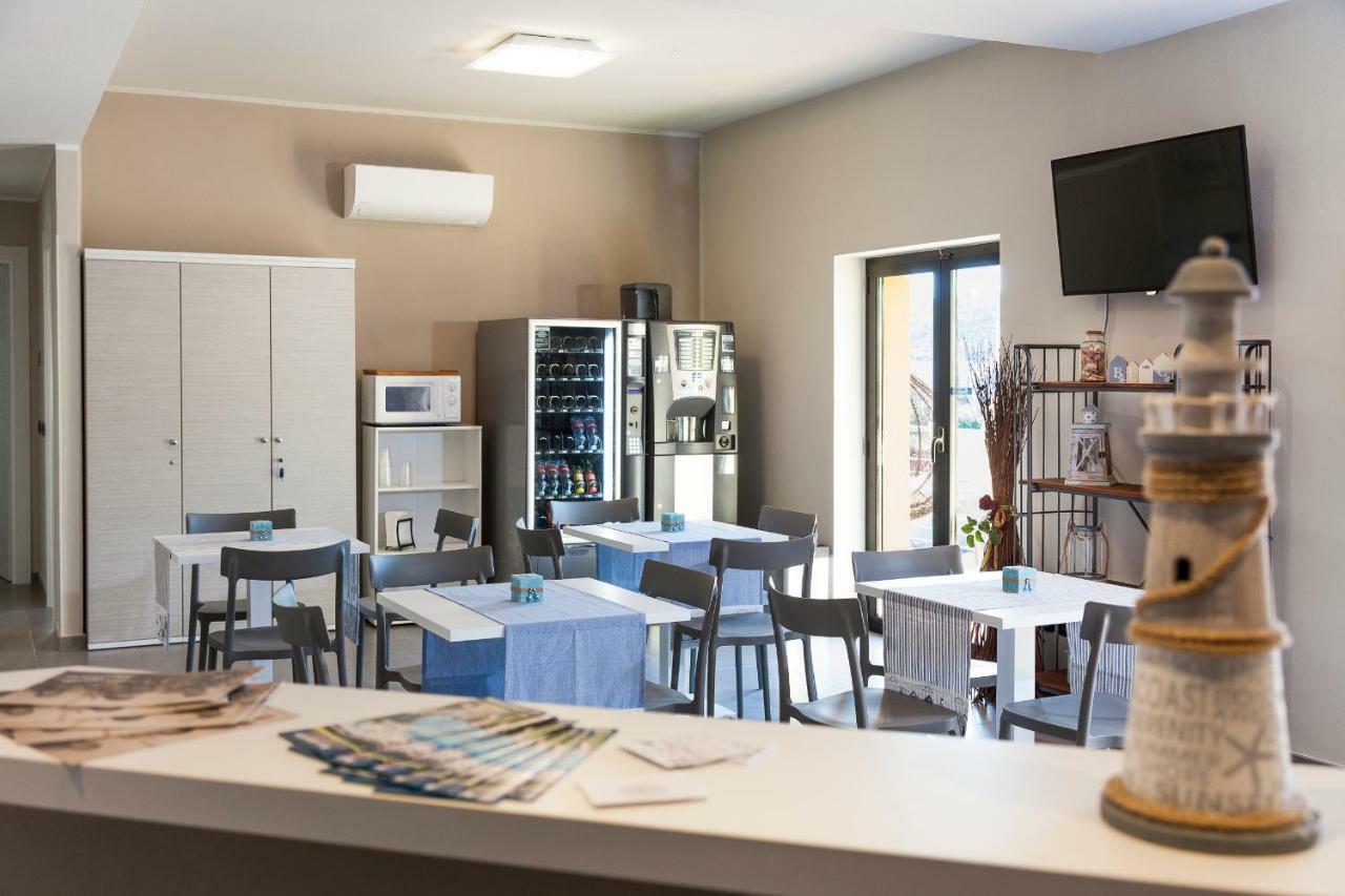 Riviera Hub Hotel Cisano sul Neva Kültér fotó